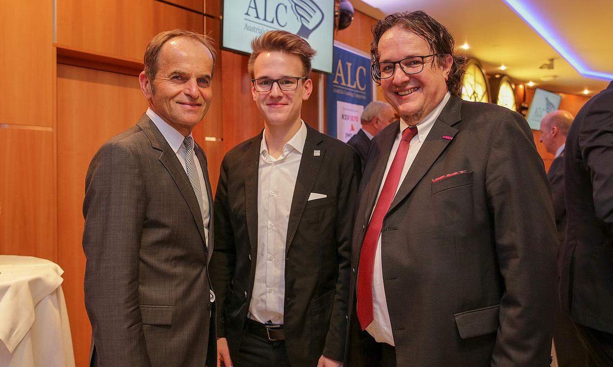 Casino Velden-Direktor Othmar Resch mit Ferdinand Raunegger und Klaus Raunegger, dem Chef von Merck Spittal (v.l.).