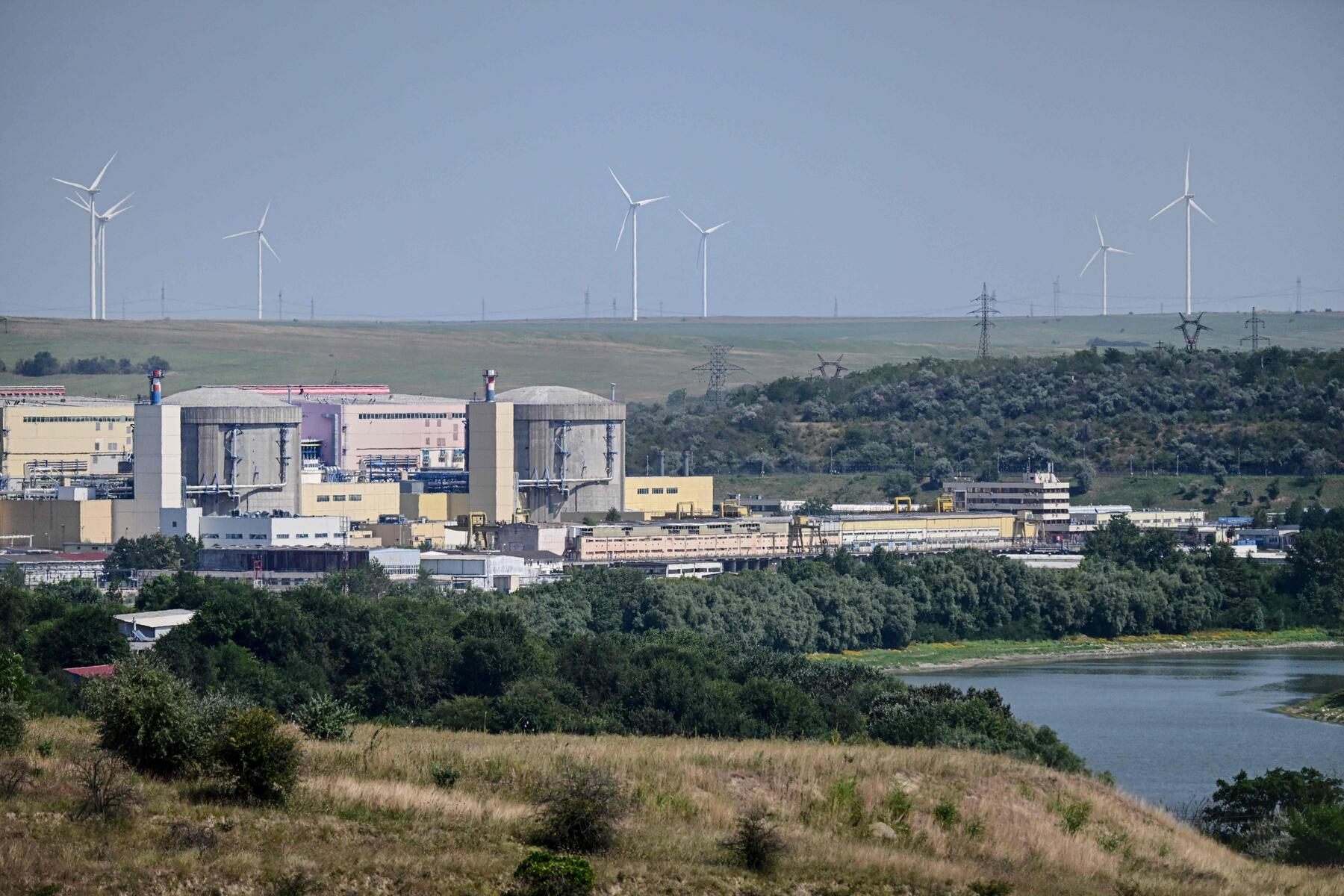 Romania completely shuts down Cernavoda nuclear plant due to low water levels
