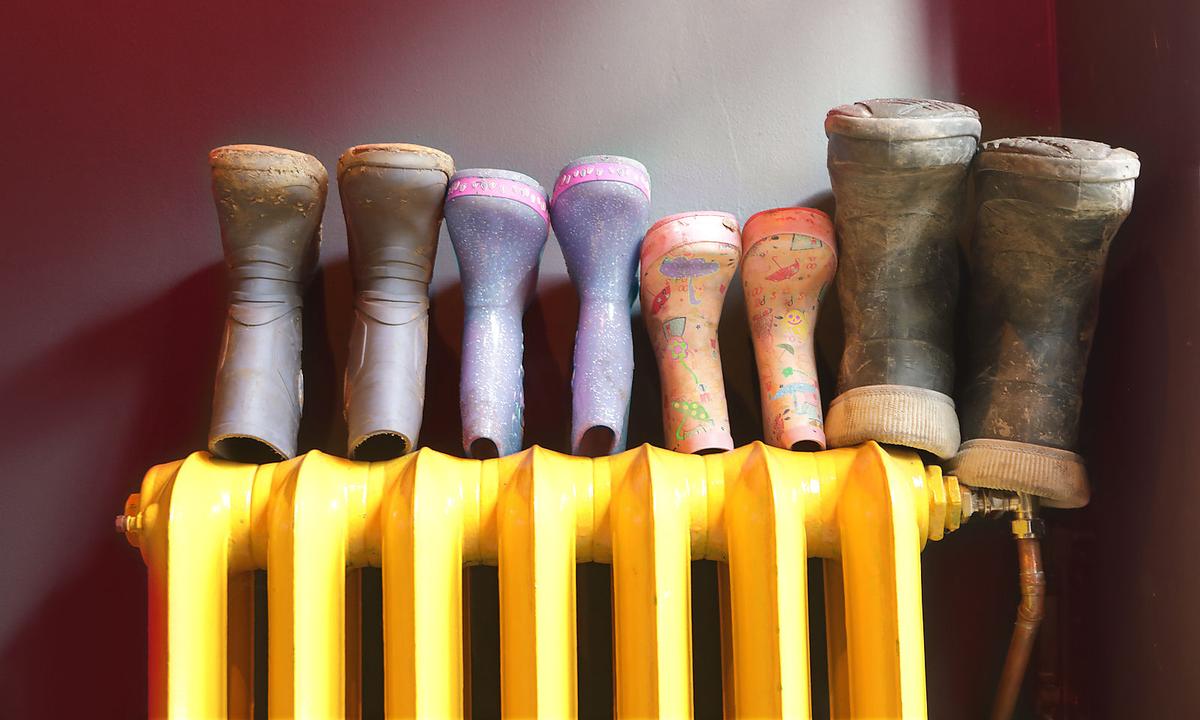 Für die Raumtemperatur wäre relevant: Heizkörper nicht mit Gegenständen oder Möbel "zustellen".