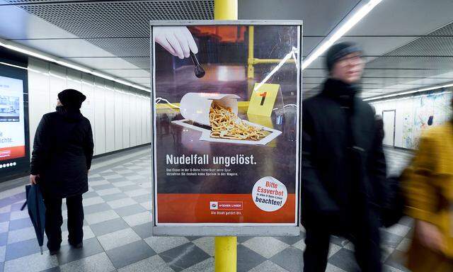 Ein Schild der Essverbot-Kampagne, aufgenommen am Montag in Wien-Mitte.