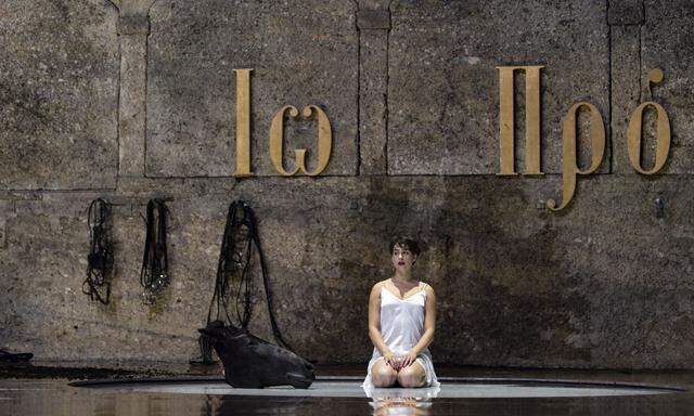 Die Sensation von 2018 kehrt wieder: Asmik Grigorian in Romeo Castelluccis verrätselter „Salome“- Produktion.