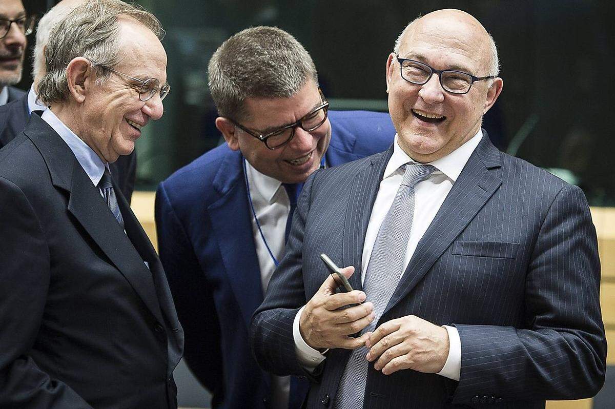 Humor ist, wenn man trotzdem lacht. Die Finanzminister Carlo Padoan (l., Italien) und Michel Sapin (r., Frankreich) am Rande des Treffens der Eurogruppe.