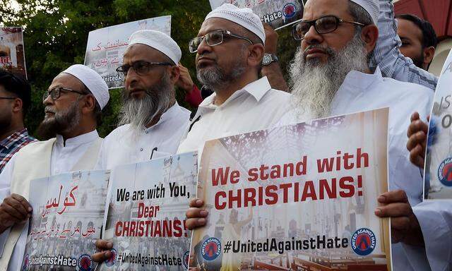 Weltweit gab es Solidaritäts-Bekundungen von Muslimen für die christlichen Opfer von Sri Lanka - hier ein Bild aus Indien.