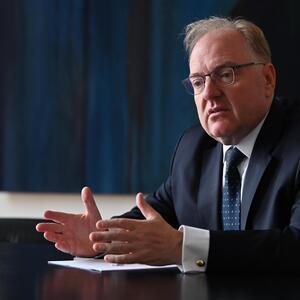 Helmut Bernkopf, Vorstand der OeKB, sieht viel Potenzial in Indien. Doch das Land werde derzeit noch von österreichischen Exporteuren vernachlässigt. 