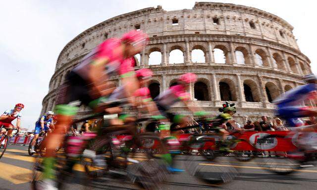 FILE PHOTO: Giro d'Italia
