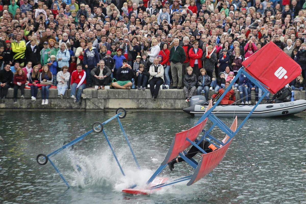 Zuletzt waren die tollkühnen Wasserflieger 2008 in der Bundeshauptstadt zu Gast. Wobei der Flugtag längst international ist: Seit dem Start 1992 wurde das Event in 35 Ländern mehr als 100 Mal ausgetragen