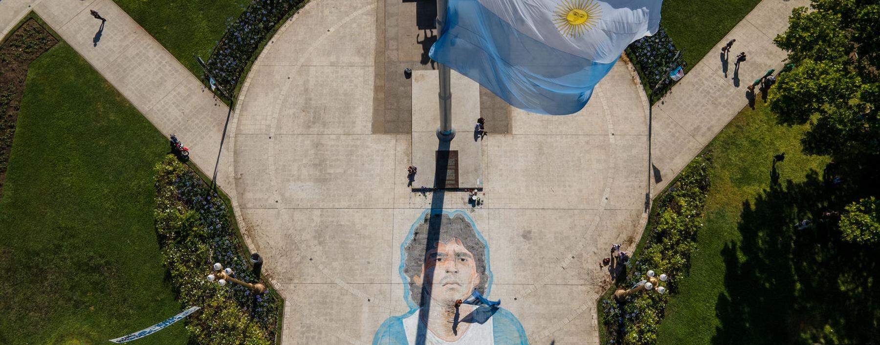 Der Platz vor dem Präsidentenpalast Casa Rosada in Buenos Aires am 26. November 2020, als Diego Maradona dort aufgebahrt und danach beerdigt wurde.
