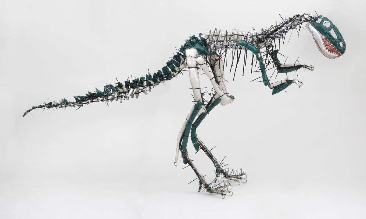 Julia Krause-Harder arbeitet im Atelier Goldstein bei Frankfurt am Nachbau der Skelette aller bekannten (rund 800) Dino-Arten, hier der „Nanotyrannus“, 2013.