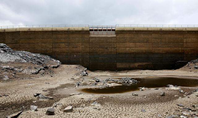 Der völlig ausgetrocknete Ajuan Khota Damm