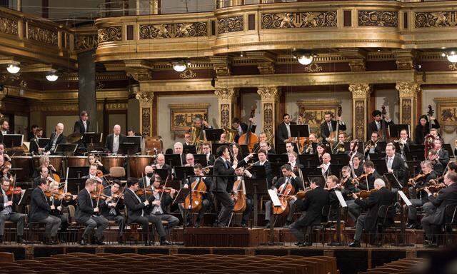 Spätes Debüt des Staatsopern-Musikdirektors Philippe Jordan im fünften Abonnementskonzert der Wiener Philharmoniker unter Coronabedingungen.