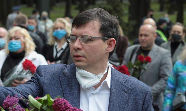 Ist der frühere ukrainische Abgeordnete, Jewhenij Murajew, der Kandidat des Kremls für eine prorussische Führung in Kiew? 