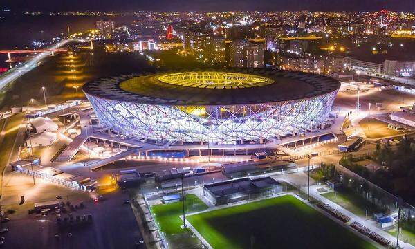 Die Wolgograd Arena bietet Platz für 45.568 Besucher. Sie liegt in der gleichnamigen Stadt im Südwesten Russlands. Das Stadion wurde von 2014 bis 2017 gebaut. Das erste Spiel in der Arena fand erst im April dieses Jahres statt. Während der WM werden dort vier Gruppenspiele ausgetragen. Danach wird der Verein Rotor Wolgograd die neue Spielstätte nutzen.