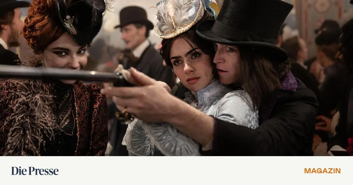 -Dracula-Christoph-Waltz-spielt-Van-Helsing-wie-Sherlock-Holmes-premium-