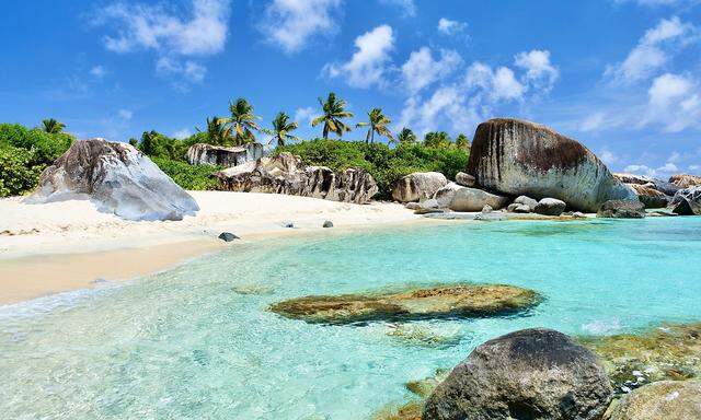 Karibik wie aus der Klischeekiste: Gesäumt von glattgewaschenen Granitbrocken und Palmen bezaubern die einzelnen Buchten auf der Insel Virgin Gorda.