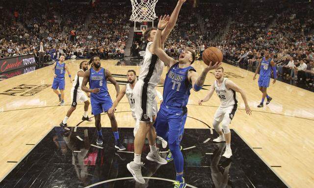 NBA: Dallas Mavericks at San Antonio Spurs