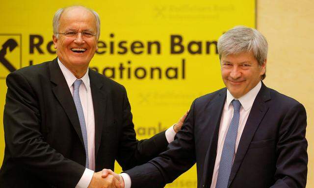 Staffelübergabe: Der bisherige Risikovorstand Johann Strobl (rechts) übernimmt das RBI-Szepter vom bisherigen Chef, Karl Sevelda, der in Pension geht.