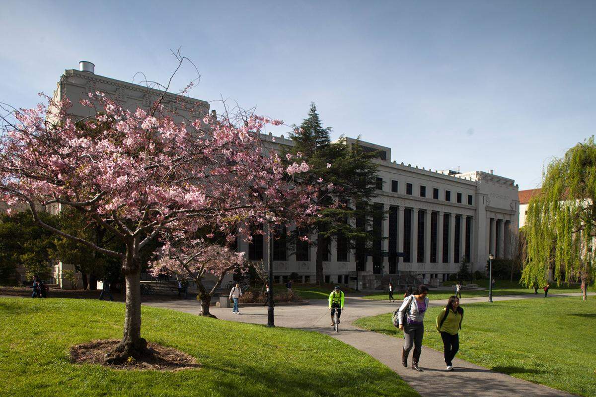 Der älteste Campus der University of California, nämlich Berkeley, hielt die Platzierung aus dem Vorjahr. Ex-Kanzler Alfred Gusenbauer lehrte übrigens auch hier. In Berkeley bzw. von Absolventen dieser Uni wurden wurden sechzehn Elemente des Periodensystems entdeckt, eines ist auch danach benannt: Berkelium.