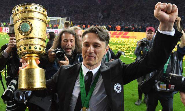 Der künftige Münchner Coach Kovac feierte mit der Eintracht die erste Trophäe seit 30 Jahren