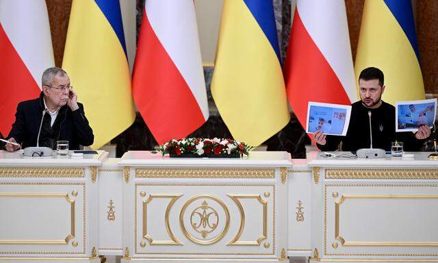Bundespräsident Van der Bellen bei seinem Besuch in der Ukraine 2023.