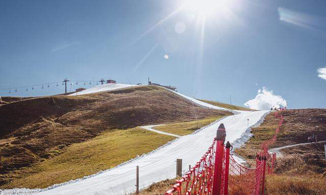 Ohne Beschneiung kommt schon heute kaum ein Skigebiet durch die Saison (Bild: Kitzbüheler Alpen).