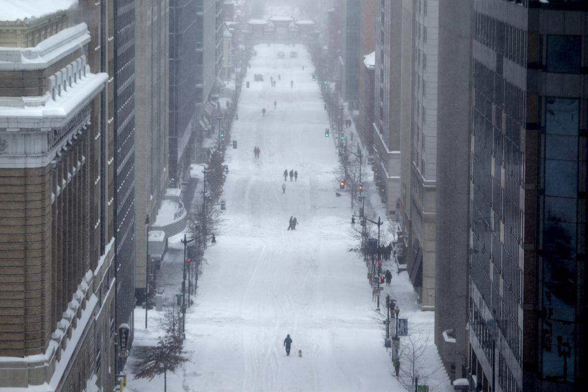 Der von Medien "Snowzilla" getaufte Sturm bescherte der US-Ostküste seit Freitag große Mengen Schnee und wegen heftiger Winde auch Schneeverwehungen.