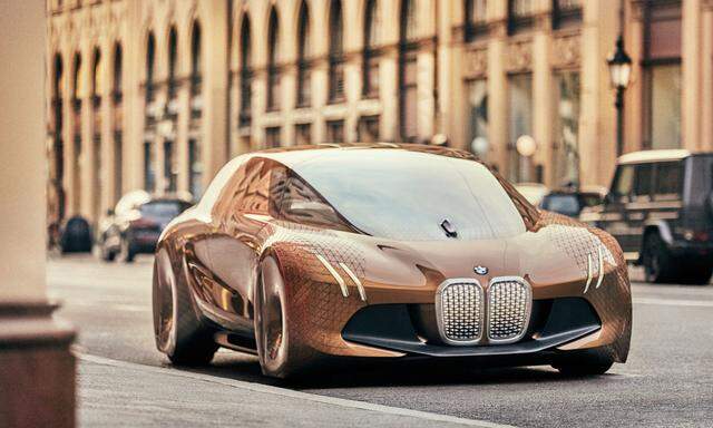 Aus Freude am Nichtmehr- selbst-Fahren: BMW-Studie iNext, im Flottenbetrieb für 2021 angesagt.