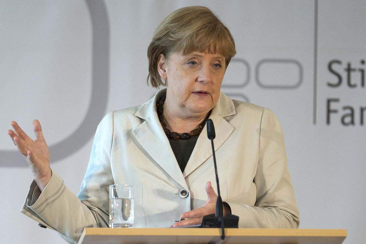 Die deutsche Bundeskanzlerin Angela Merkel will keine Verringerung der von EU und IWF auferlegten Reformmaßnahmen akzeptieren. Auch eine neue Regierung in Athen müsse sie einhalten. Merkel sprach von Anlass zur Hoffnung, dass in Athen jetzt schnell eine stabile Regierung gebildet werde. "Das ist eine wichtige Nachricht für ganz Europa", sagte sie.