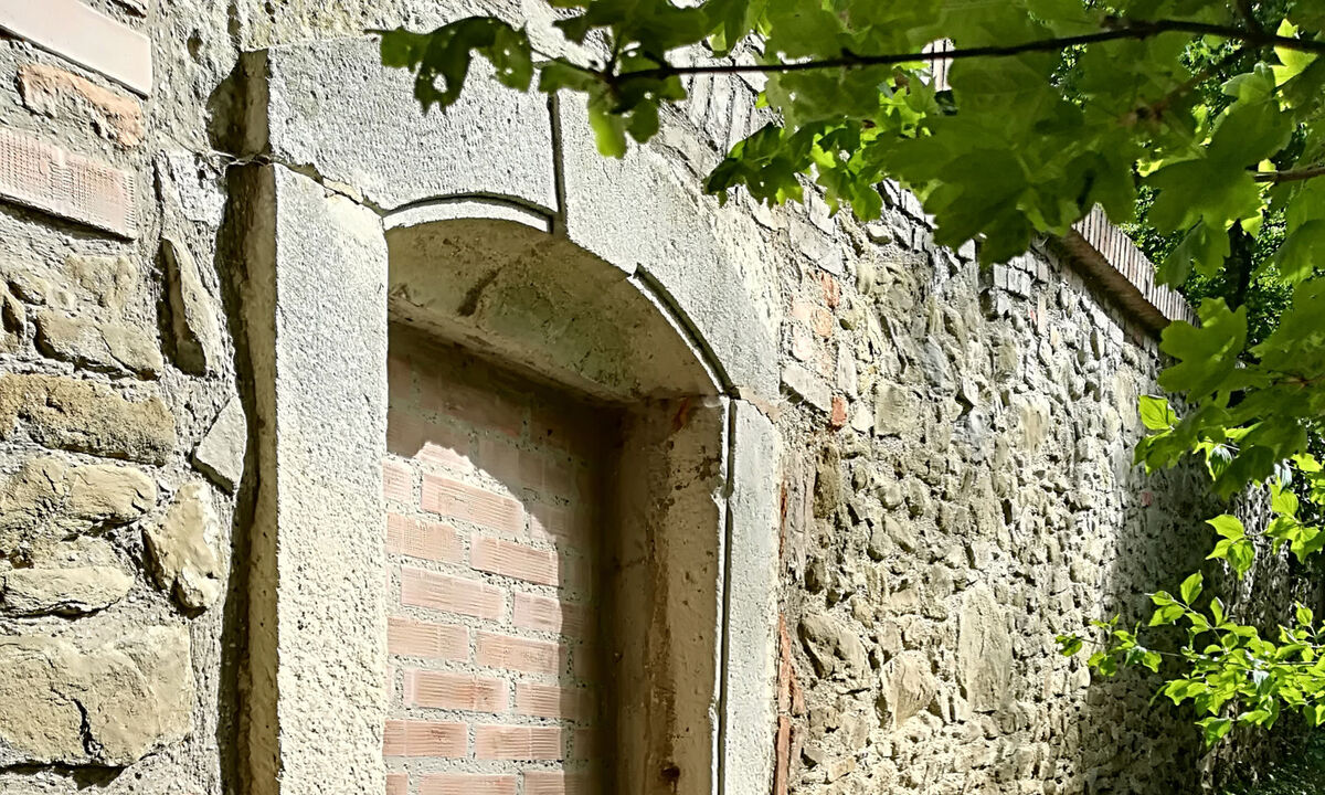 „Kaiser-Türl" in der Tiergartenmauer.