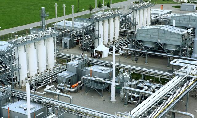 Energieunternehmen sollen die Versorgung von privaten Haushalten und unverzichtbaren sozialen Diensten für 45 Tage sichern.