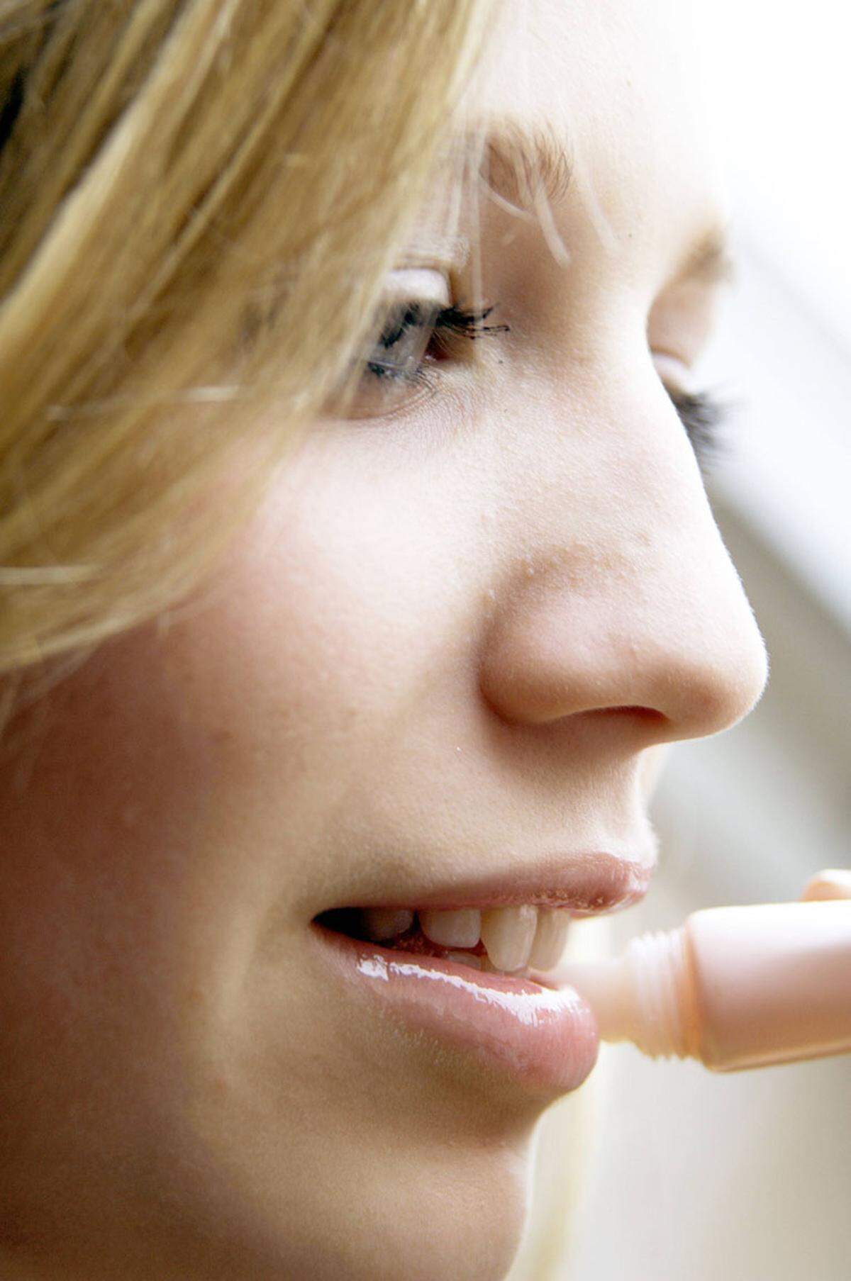 Bei der Lippenpflege sollte man achtsam sein. Wenn das Produkt Menthol enthält, trocknen die Lippen schneller wieder aus.
