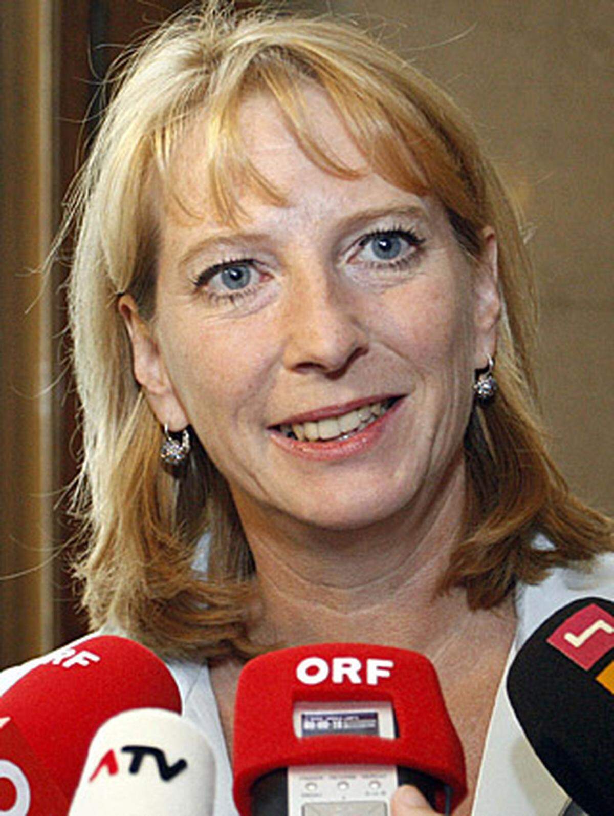 Bures ging zurück in die Löwelstraße und wurde wieder Bundesgeschäftsführerin der SPÖ: Ein Amt, dass sie bereits von 2000 bis 2007 innehatte. Die pragmatische Arbeiterin tat sich damit nochmals den Job als Aufräumfrau in der Partei an.
