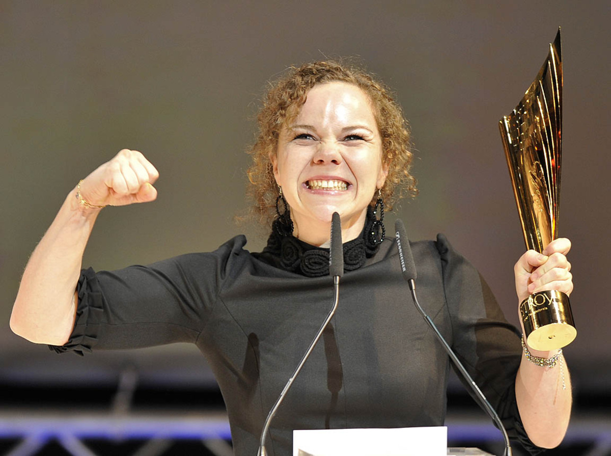 "Bester Nachwuchs" wurde Sarah Viktoria Frick mit verschiedenen Rollen in "Adam Geist" von Dea Loher im Akademietheater.