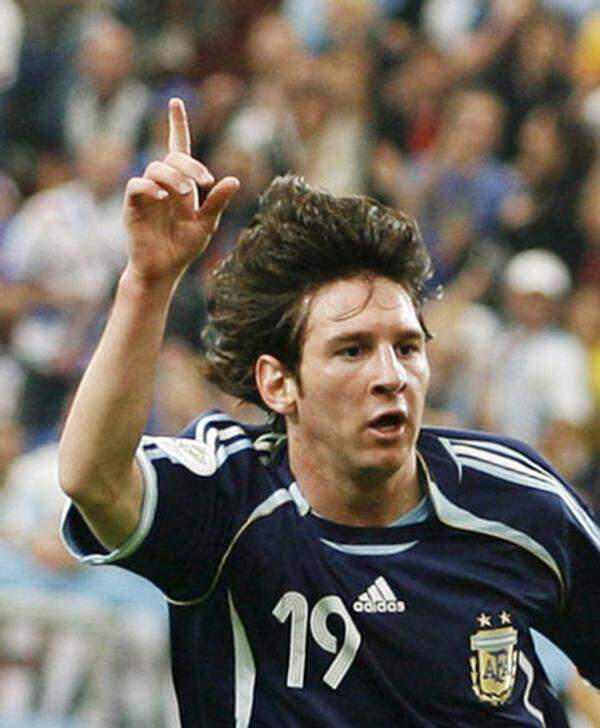 Dreimal kam Messi zum Einsatz, gegen Serbien gelang ihm sein erstes WM-Tor. Beim Viertelfinal-Aus gegen Deutschland kam der Jungstar nicht zum Einsatz.