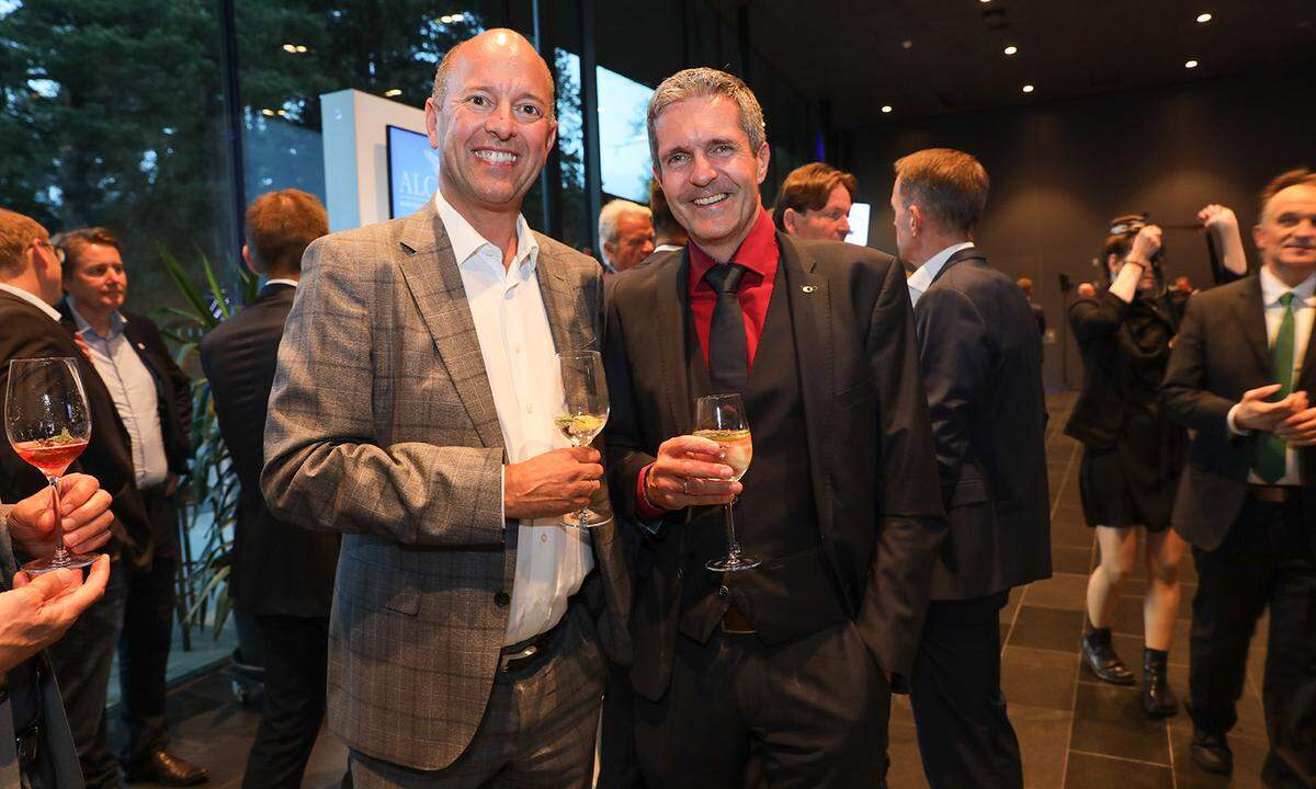 PwC-Energy-Experte Michael Sponring (l.) und Casino Innsbruck-Direktor Robert Frießer.