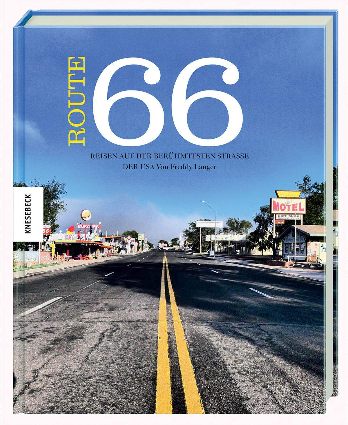 Die Route 66 ist vielleicht nicht so groß wie ihr Mythos, doch Abbruch tut ihr das keinen. Scheunen, Tankstellen, Motels, Leerräume und Durchgangsstationen machen diese Straße zu einem Sinnbild für die USA: eine filmreife Projektionsfläche mit vielen bekannten Sujets. Das reizt On-the-road-Touristen und fasziniert Reiseautoren wie Freddy Langer, der die Route 66 in den letzten 30 Jahren immer wieder befahren und an ihren Seiten auch eine Zeit lang gewohnt hat. Der FAZ-Redakteur legt nun eine Benchmark für Reisebücher vor. Nicht zu Lasten von Textqualität und Gehalt der Geschichten, nicht zu Lasten der Substanz der Fotografie und der Gestaltung. Eine feine Text-Bild-Kongruenz, die quasi von Chicago bis nach Los Angeles mit Bildern durchhält, zugleich den Leser über vieles auf der Route 66 in Kenntnis setzt. Macht große Lust aufs Nachfahren. Freddy Langer: "Route 66. Auf der berühmtesten Straße der USA", Knesebeck Verlag, 34,95, www.knesebeck-verlag.de