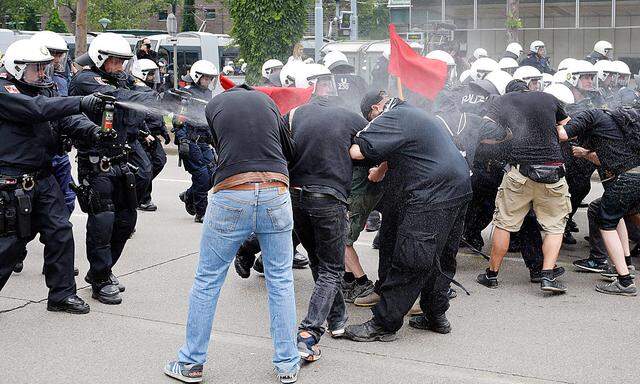 Die Polizei setzte Pfefferspray ein.