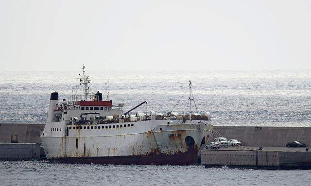 Livestock ship 'Karim Allah' carrying Spanish cattle stranded on ship with suspected bluetongue