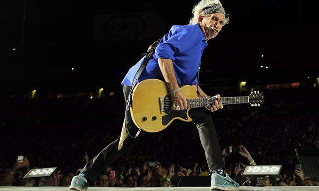 Veteran rock Keith Richards performs during the Rolling Stones´ final concert in the U.S. on their ´Zip Code´ tour in Orchard Park