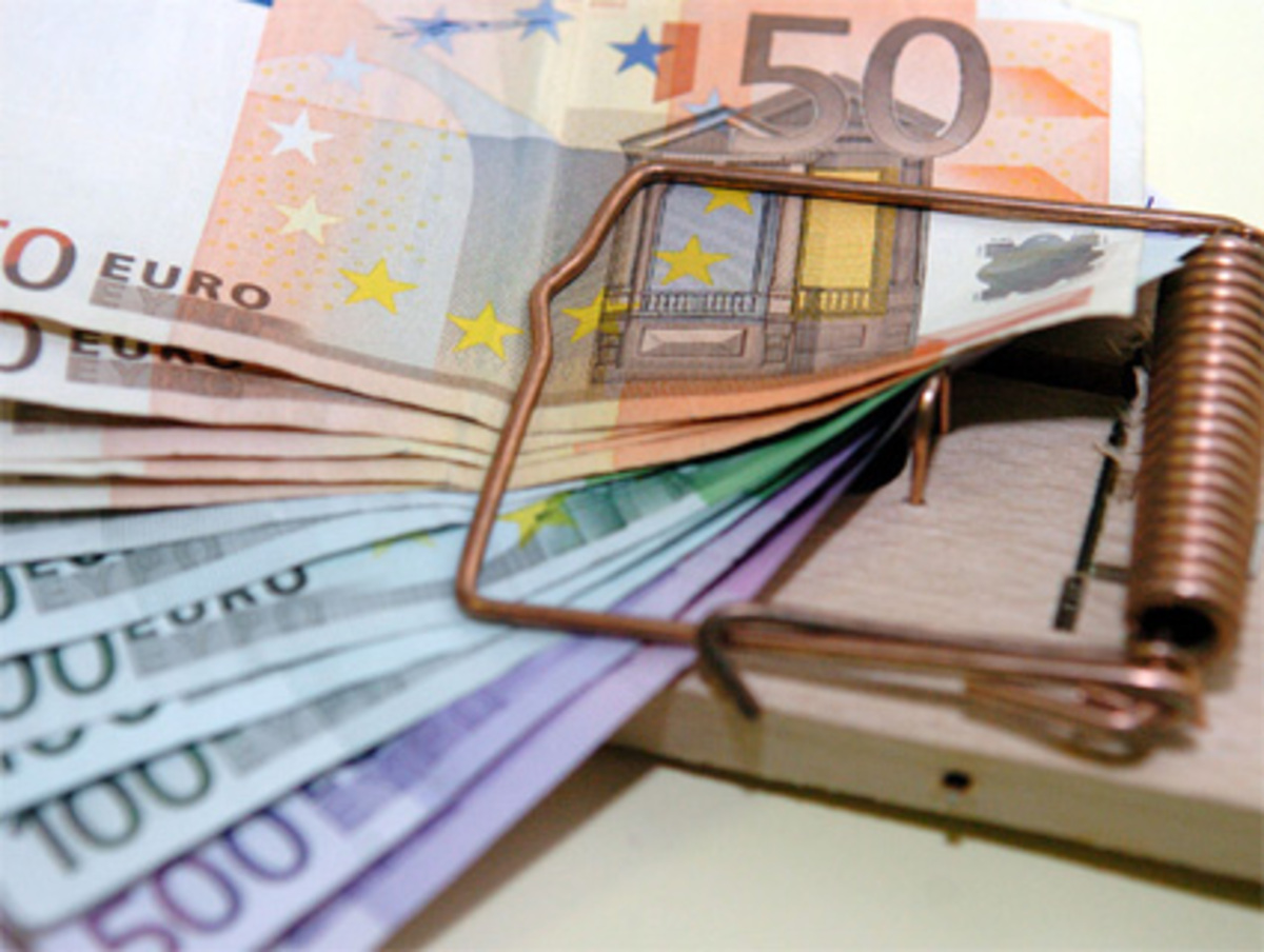 Kreditkartenfirmen haben nicht den Fehler gemacht, Kredite ohne Prüfung zu vergeben. Zudem seien Kreditkartenfirmen flexibel sagt dem Blatt zufolge ein weiterer Experte von Moody's:"Steigt das Ausfallrisiko, erhöht die Branche einfach die Zinssätze. Wer nicht fristgerecht sein Minus begleichen kann, muss Strafgebühren zahlen. All das ist ein Puffer gegen den Abschwung".