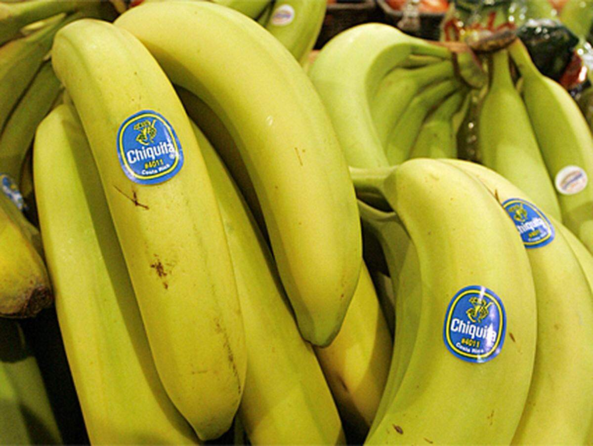 Hohe Treibstoffkosten, gestiegene Preise für Düngemittel, andere Rohstoffe und Verpackung setzen dem US-Bananenproduzenten Chiquita Brands International zu.Der Bananenproduzent beziffert seine Verluste nicht. Höhere Verkaufspreise können aber die gestiegenen Kosten nicht mehr ausgleichen.Wenig verwunderlich: Auch Konkurrent Dole Food Company befindet sich auf der Liste.
