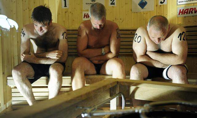 Lebensfreude oder Durchhaltewillen? Finnen bei einem Sauna-Wettbewerb.
