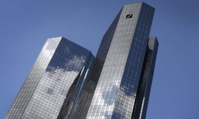 Die Aktien der Deutschen Bank notieren nahe ihrem Rekordtief.