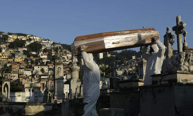 Knapp 18.000 Menschen sind bisher in Brasilien an Covid 19 gestorben
