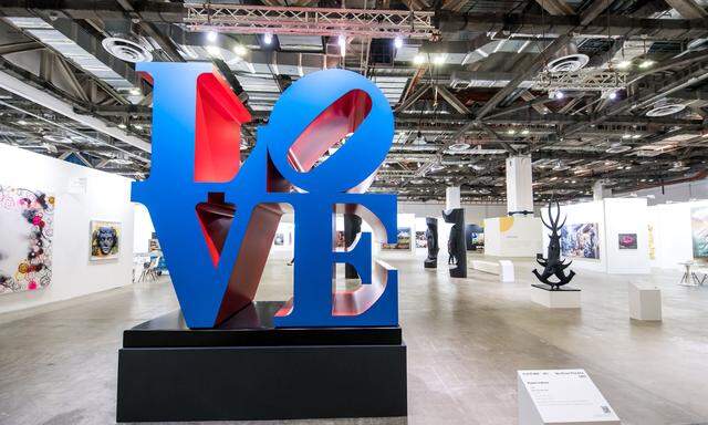 Eine „Love“-Skulptur des amerikanischen Pop-Art-Künstlers Robert Indiana war ein Blickfang am Stand von Ben Brown Fine Arts auf der Kunstmesse Art SG in Singapur.