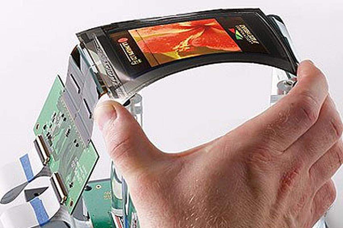 Ankündigungen von flexiblen OLED-Displays gibt es schon einige. Universal Display Corporation hat sich auch eine Einsatzmöglichkeit einfallen lassen und präsentiert diese auf der CES. Es handelt sich um den Prototypen eines 4-Zoll-Displays, das um das Handgelenk gebogen werden kann.