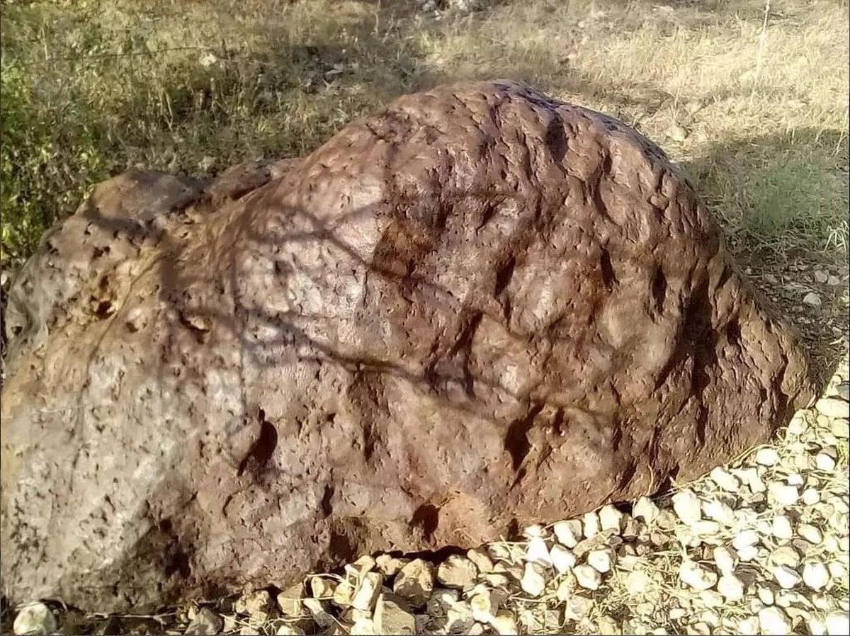 Dieses Bild soll den Meteoriten "El Ali" in Somalia zeigen.