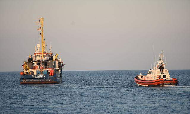 Die Mission der "Sea-Watch 3" hat ein gerichtliches Nachspiel. Aber mehrere Schiffe im Mittelmeer sorgen für Streit in der EU.