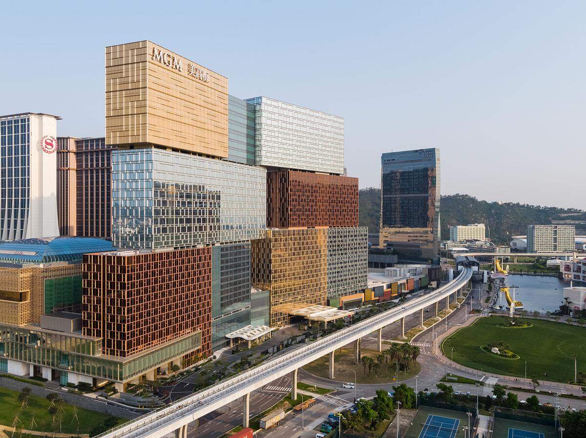 Der MGM Cotai in Macau. Es handelt sich dabei um ein Casino-Hotel-Resort, das vom Architektenbüro Kohn Pedersen Fox Associates entworfen wurde. 