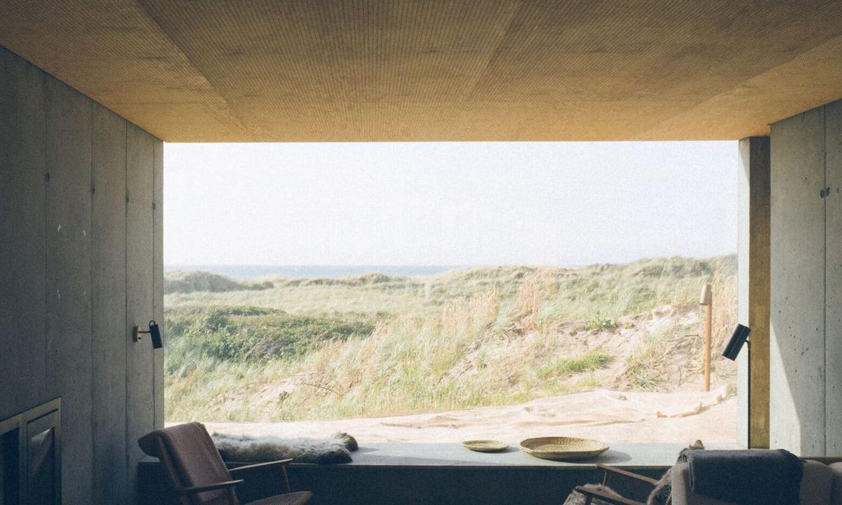 Blick vom Onedown-Haus auf die Dünen von Rødhus an der Nordsee.
