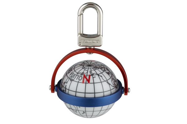 Explorer gehen nie ohne Schweizermesser und Kompass aus dem Haus. Zur Erinnerung eben als Schlüsselanhänger von Louis Vuitton.